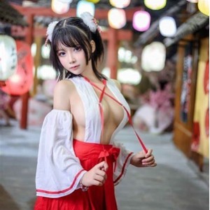 人气coser《抱走莫子》直播cos局部特写