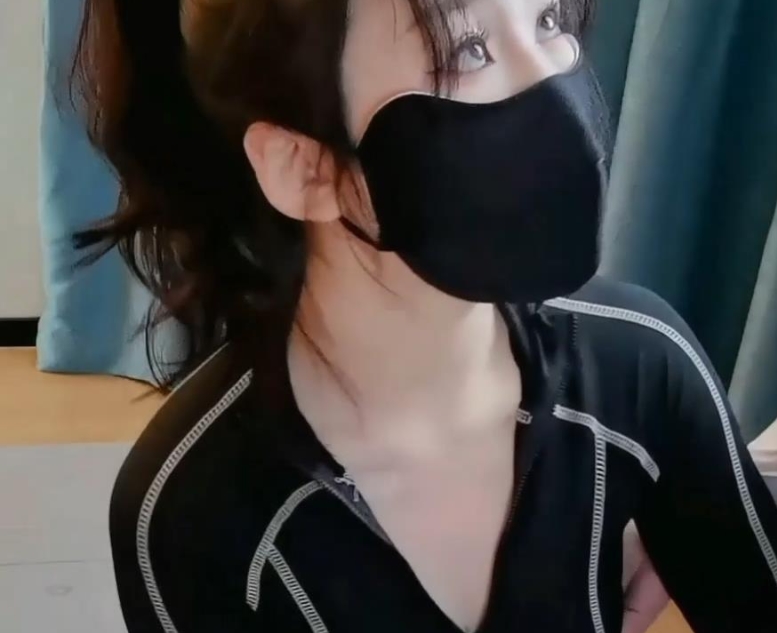糖心传媒引领时尚潮流！窈窕身材、170cm大长腿女神淑怡成为车模！