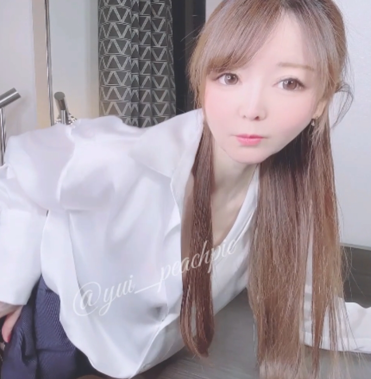 转载搬运人气樱花妹-yuipeachpie-of新宾馆弄秘书[1V+1.86G][百度盘]