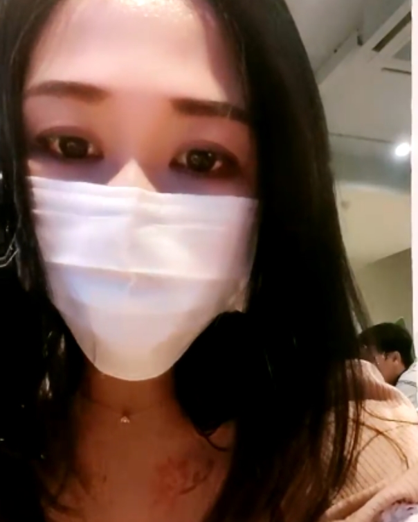 户外餐厅表演：不明液体盘出场，视频大小3V+2.2G