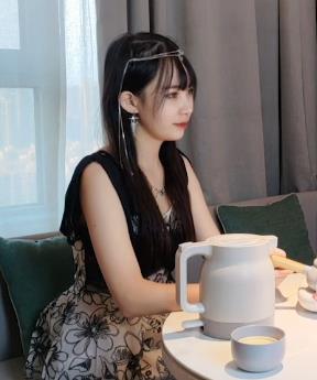 糖糖：网红直播，打扮化妆视频分享