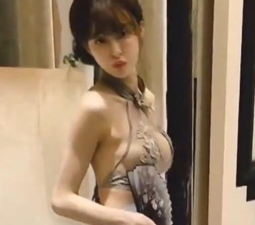 SWAG颜值担当Cartiernn合集：大长腿女星纪念14场棒棒糖秀
