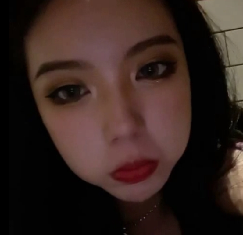 高价购买！超美空姐琪琪私拍特写扒拉神秘处视频曝光