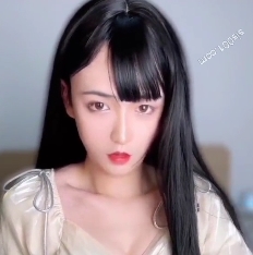 震惊黑丝柔弱伪娘，给力展示玩具摆拍，水泉涌动