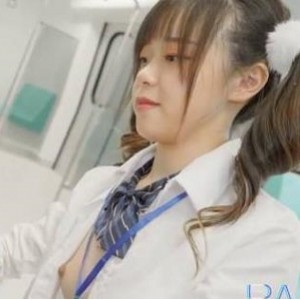 麻瓜豆新晋女神尤莉_Yuri地铁上打扑克