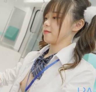 麻瓜豆新晋女神尤莉_Yuri地铁上打扑克