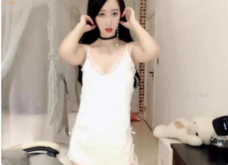 土豪定制美女主播（梦菲桐香）社保合集