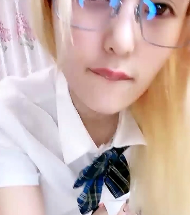 381M金发眼镜娘JK私房交流1V清纯丽人深度互动实录